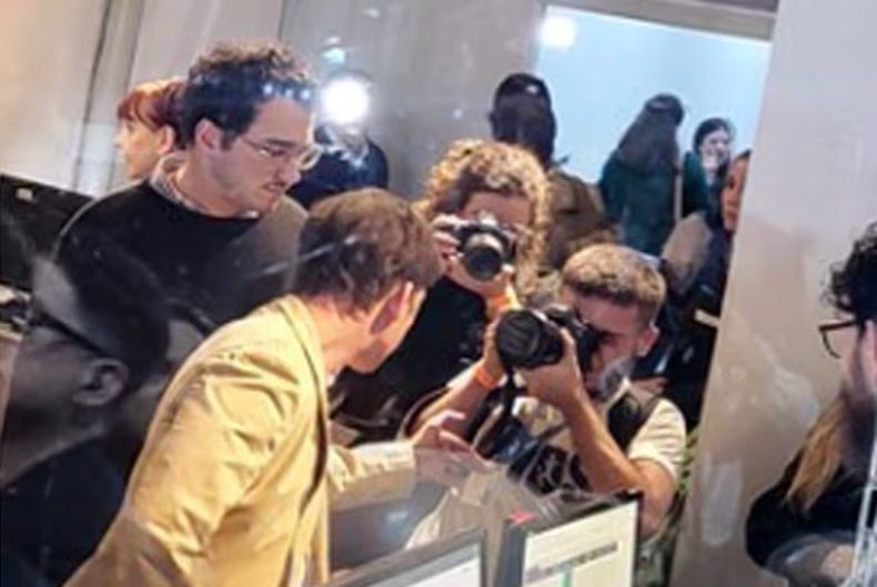 Facundo Manes denunció a Santiago Caputo por su gesto intimidante con el fotógrafo al que increpó en el debate.