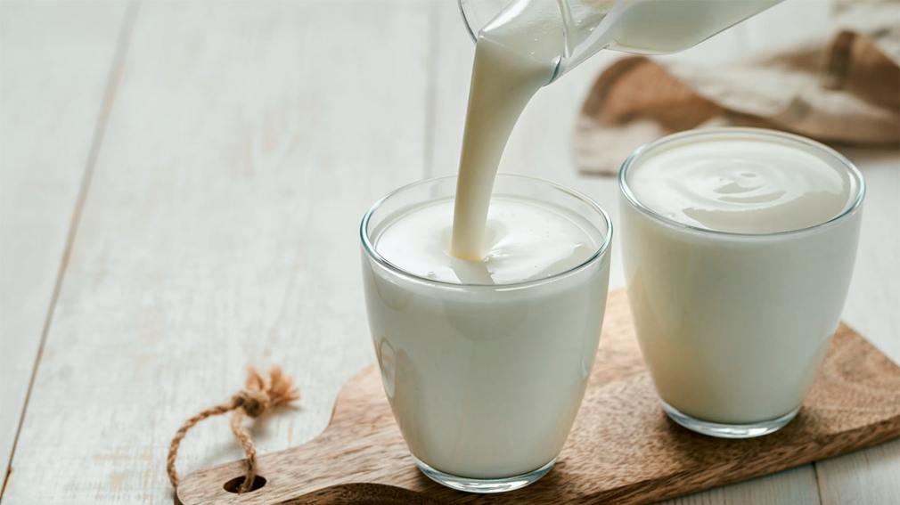 Cuáles son los beneficios de la leche, el primer alimento del ser humano