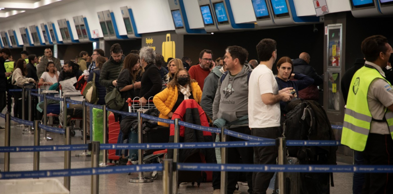 Gremios aeronáuticos lanzan un paro de 24 horas desde este viernes al mediodía.