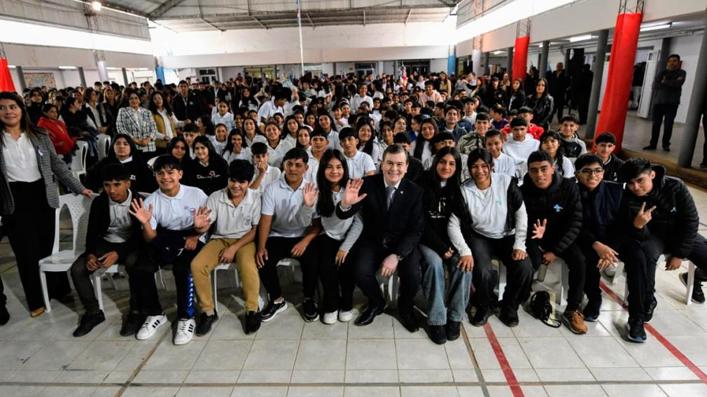 Zamora inauguró obras en Tintina y destacó que "son parte de una idea de igualdad educativa"