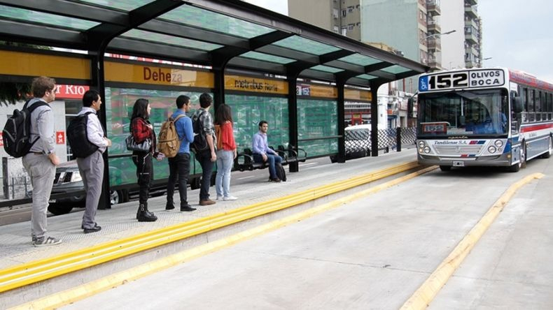 Hubo acuerdo y no habrá paro de colectivos