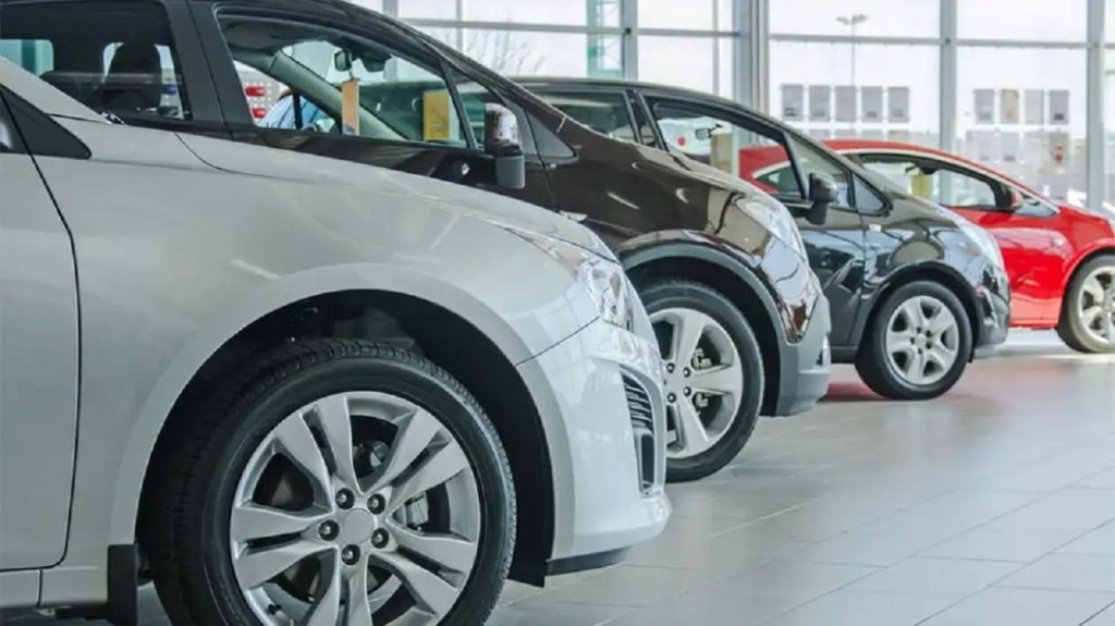 Automotrices en alerta por la suba del dólar tras las elecciones bonaerenses.