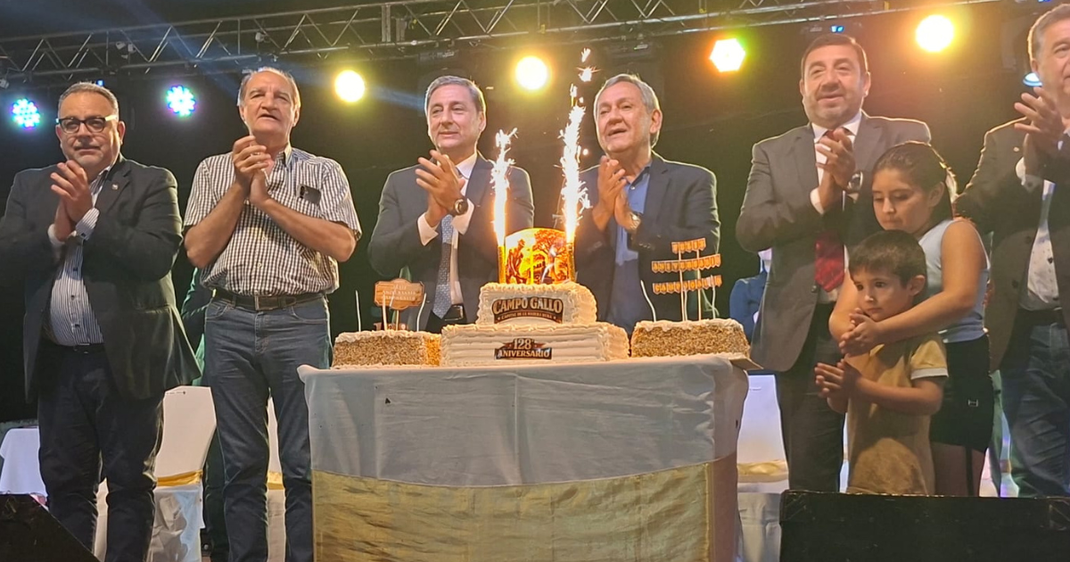 Campo Gallo celebró sus 128 años con un fuerte respaldo provincial y un emotivo homenaje a Huguito Flores.