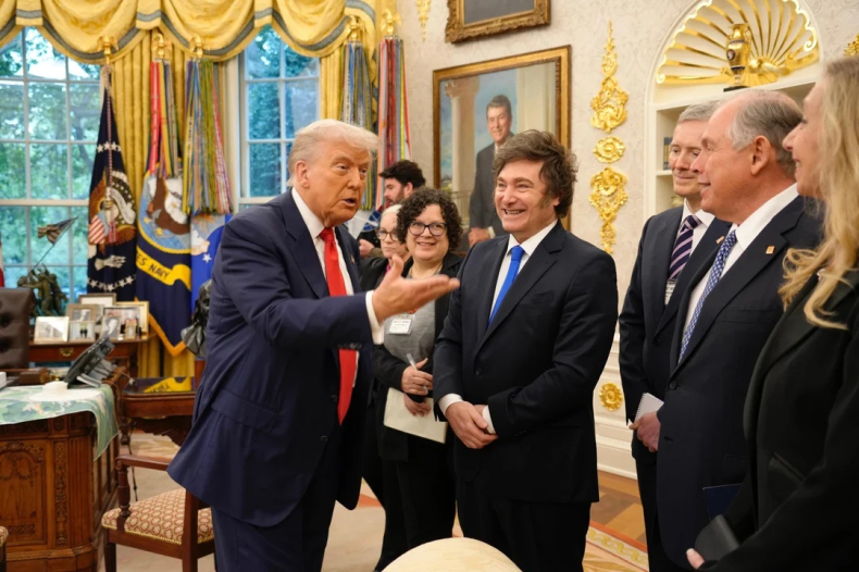 Consideran que la ayuda de Trump a Milei es una decisión "geopolítica".