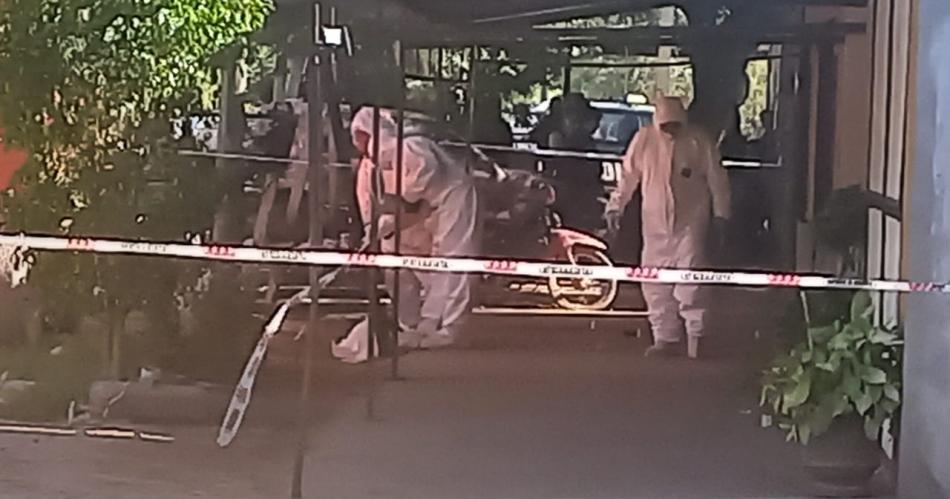 En ráfaga de 20 tiros, cabo de la policía asesinó a su ex suegra, a una hija, hirió a otros tres familiares y se suicidó.