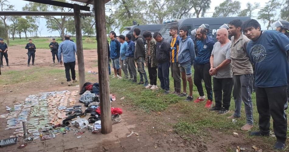 "Copó" un campo con tobillera electrónica y mintió su identidad.