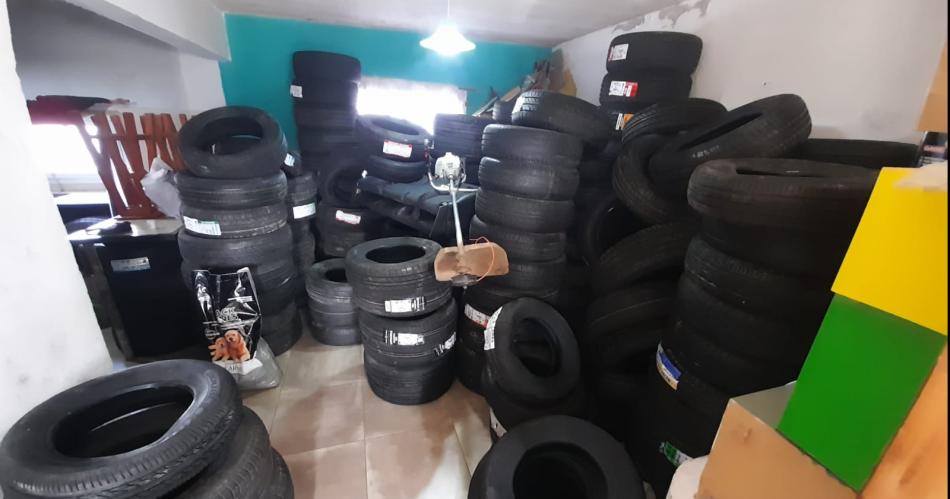 Secuestran cargamento millonario de neumáticos de contrabando.
