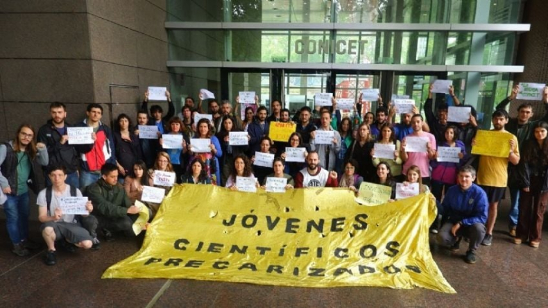 Despidieron a 300 becarios del Conicet