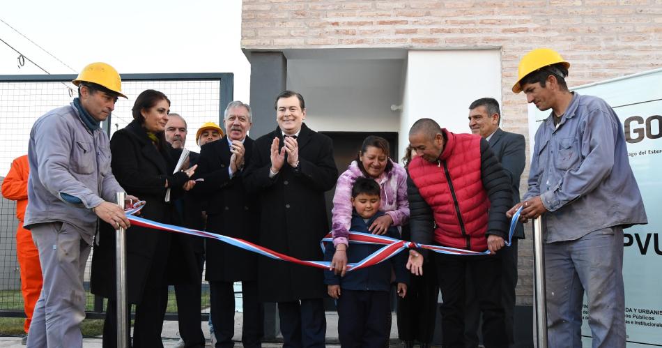 Zamora inauguró 80 dúplex en el barrio Ampliación Los Flores.