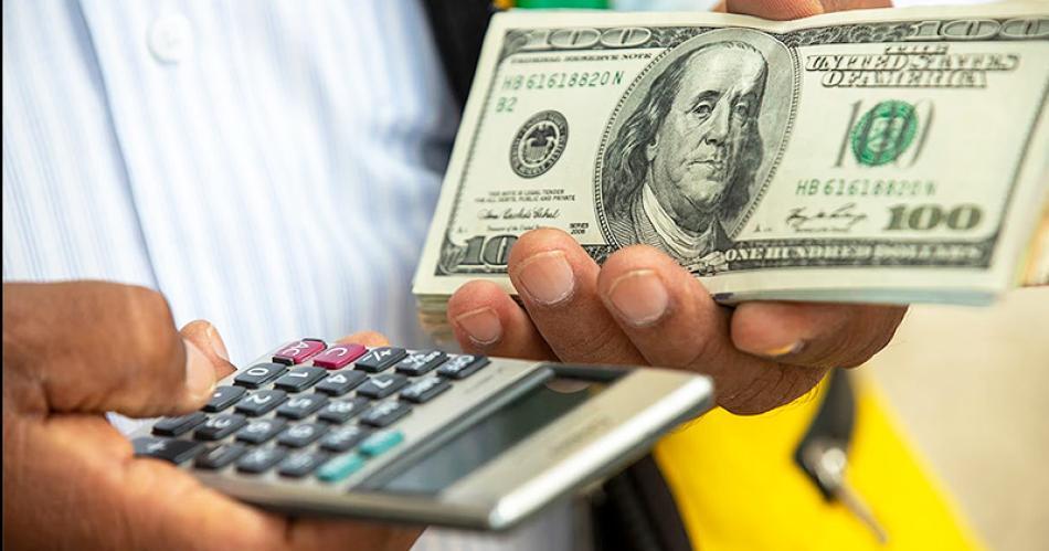 El dólar blue estiró racha alcista y estableció nuevo récord.