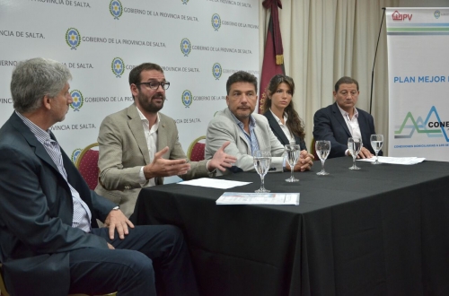 CONVENIOS CON MUNICIPIOS PARA QUE MÁS SALTEÑOS TENGAN GAS, AGUA Y CLOACAS CON EL PLAN CONECTATE