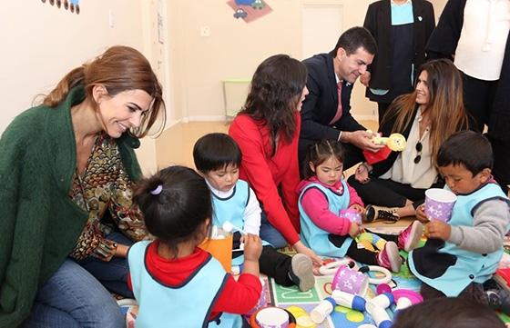 LA PRIMERA DAMA JULIANA AWADA Y EL GOBERNADOR URTUBEY VISITARON UN CENTRO DE PRIMERA INFANCIA EN CACHI