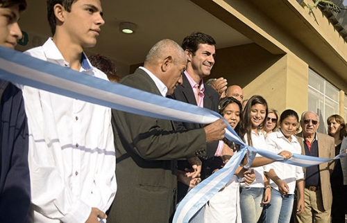 J.V. González: EL GOBERNADOR INAUGURÓ UN NUEVO EDIFICIO PARA EL COLEGIO SECUNDARIO