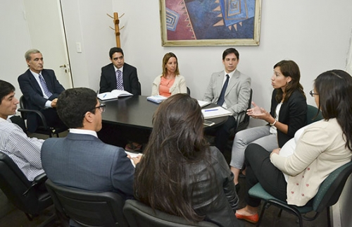 Reunión con gerentes de bancos para que se mejore la atención a los clientes