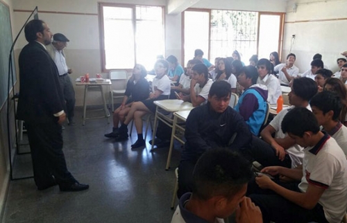 CIUDADANÍA Y DEMOCRACIA: ALUMNOS PUEDEN CREAR UN PROYECTO LEGISLATIVO Y PARTICIPAR EN UN DEBATE EN EL RECINTO