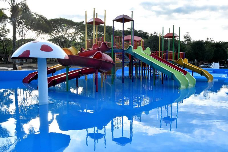 URTUBEY INAUGURA EL PARQUE ACUATICO TERMAL ROSARINO