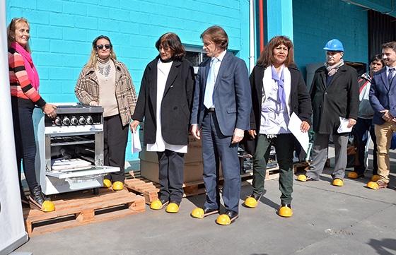 VEINTITRÉS ESCUELAS RECIBIERON EQUIPAMIENTO PARA COMEDORES ESCOLARES