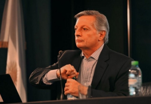 EL GOBIERNO DEMORA LA SUBA DE LAS NAFTAS Y NEGOCIA CONTRARRELOJ CON LAS PETROLERAS