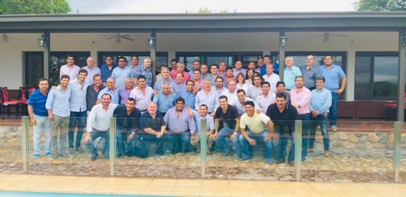 MASIVO APOYO A URTUBEY EN LA REUNIÓN DE INTENDENTES