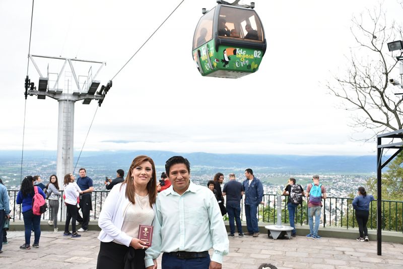 SE CASARON EN LA CIMA DEL CERRO SAN BERNARDO