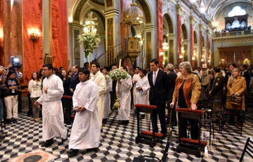 EL GOBERNADOR URTUBEY ASISTIÓ AL INICIO DEL SOLEMNE TRIDUO DE PONTIFICALES