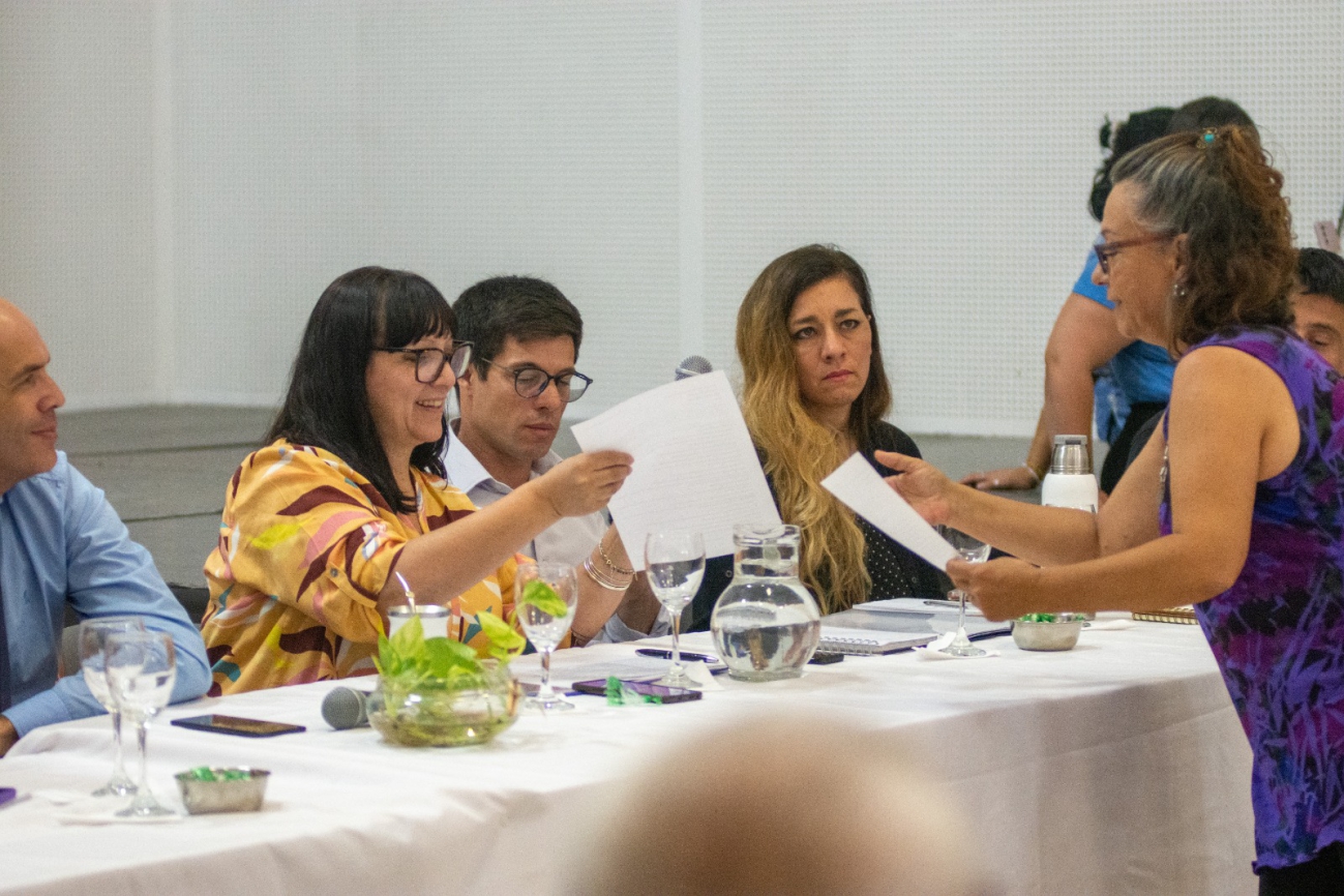 Educación con mesas técnicas en el territorio