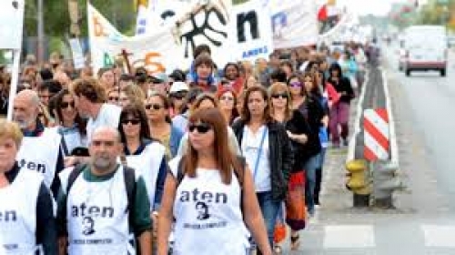 "Marcha de los guardapolvos blancos" en Neuquén.