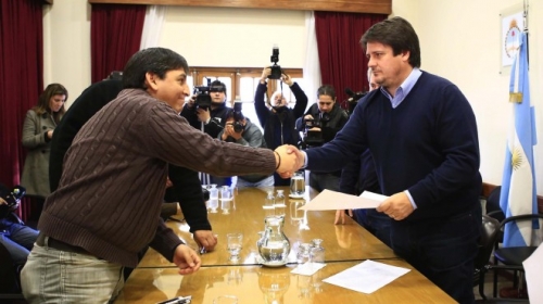 Los auxiliares de servicio también lograron un acuerdo con Gobierno.