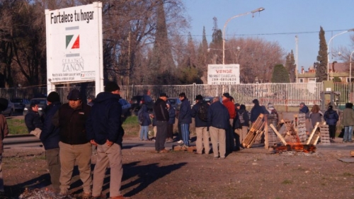 Tras cinco horas de protesta, los trabajadores de Fasinpat levantaron el corte en la Ruta 7.