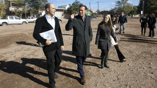 Gutiérrez anunció la construcción de un polideportivo en Centenario.
