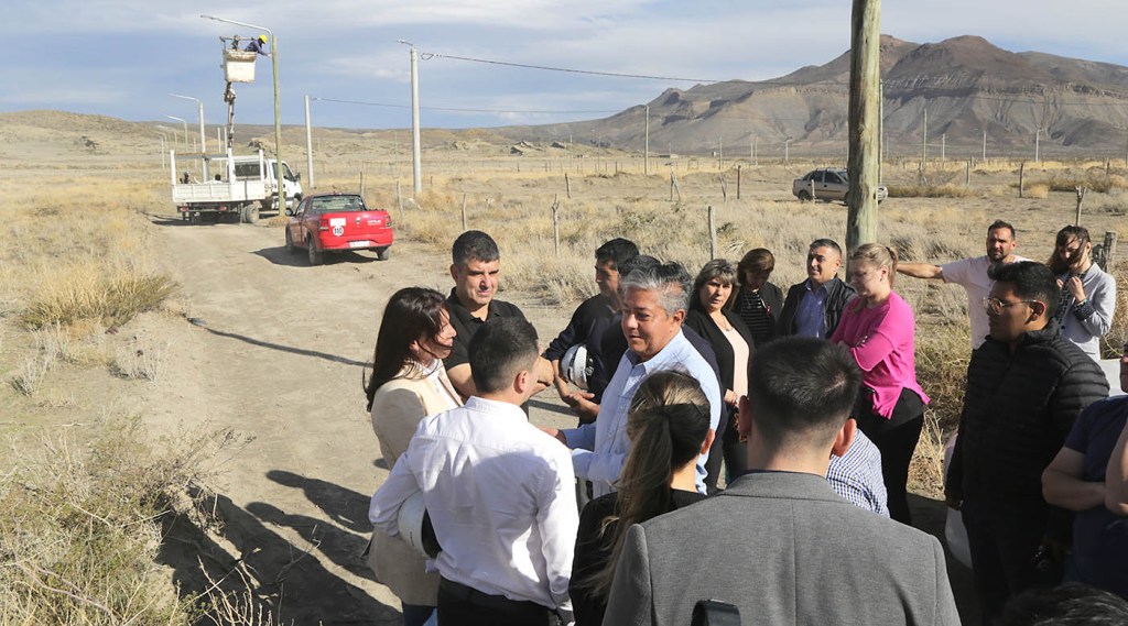 Figueroa anunció obras para ampliar el servicio eléctrico en Taquimilán