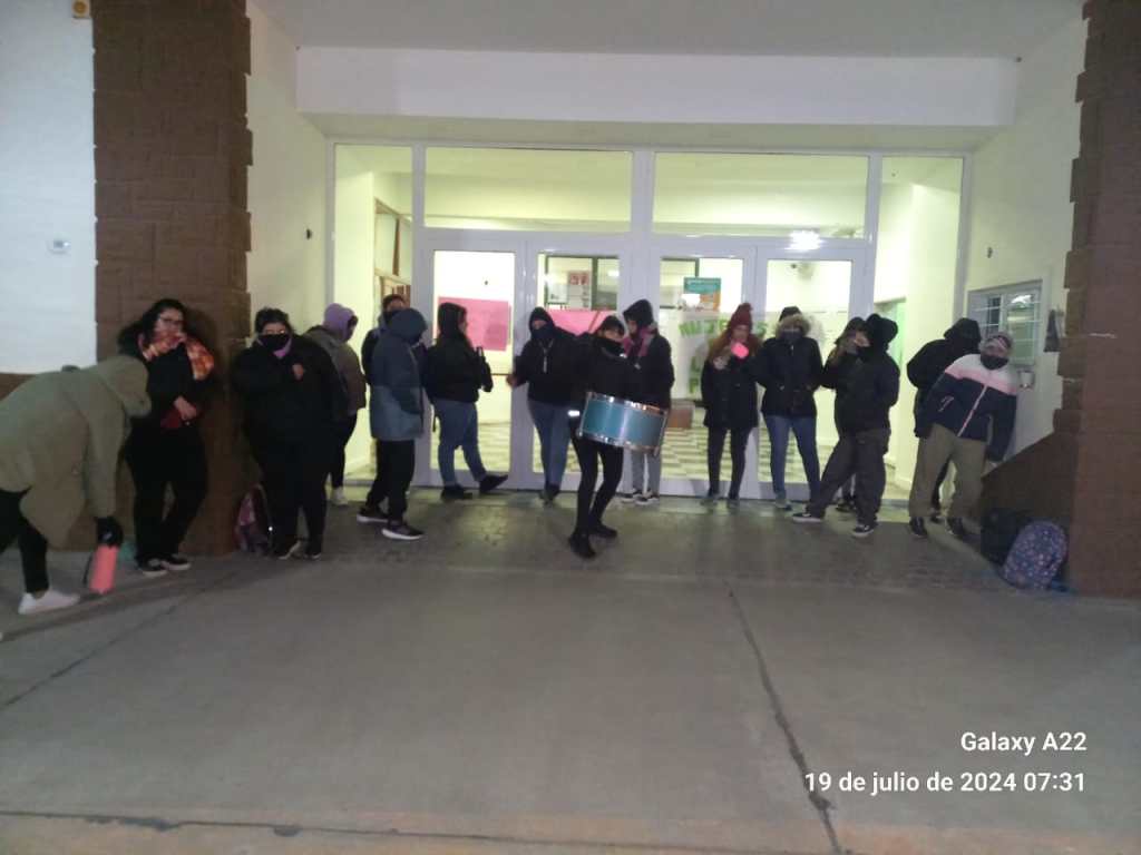 mujeres en lucha Pidiendo una audiencia con el Intendente Ramón