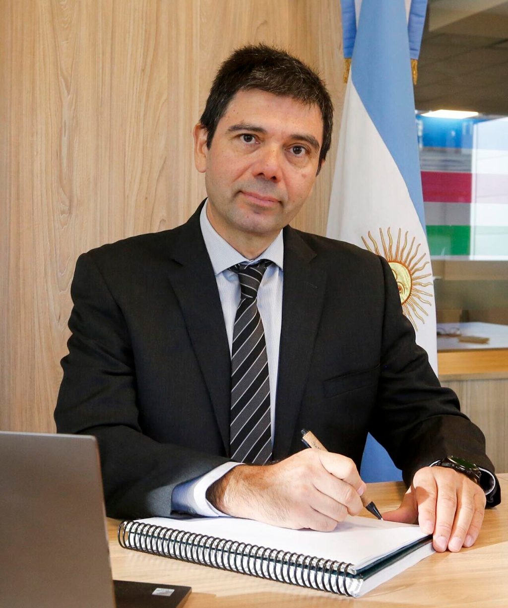 Gustavo Medele. Ministro de Energía y Recursos Naturales