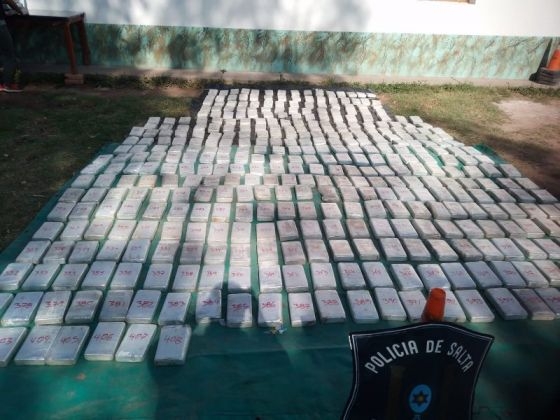 El Quebrachal: Más de 400 kilos de cocaína se decomisaron en un control preventivo de la Policía de Salta