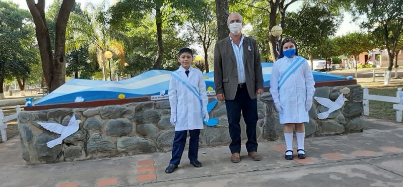 LAS LAJITAS : EL INTENDENTE ALABI PARTICIPO DEL ACTO DEL DÍA DE LA BANDERA
