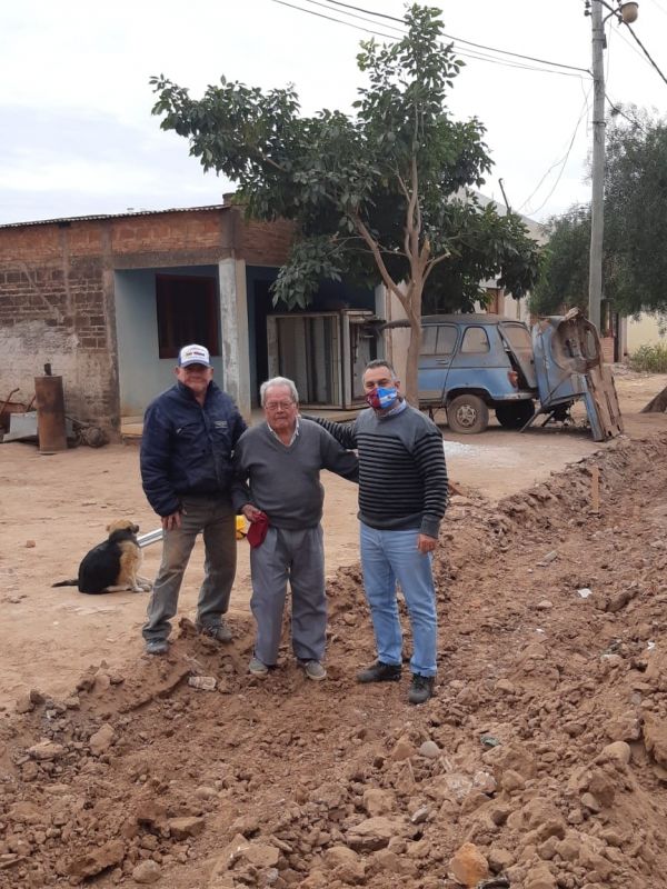 APOLINARIO SARAVIA: CONSTRUCCIÓN DE CORDONES CUNETAS