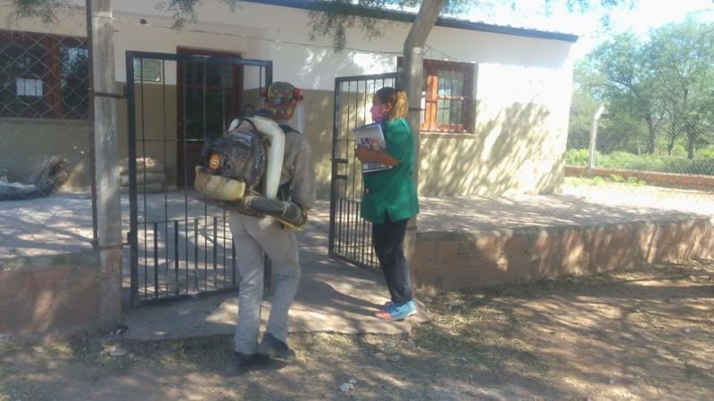 APOLINARIO SARAVIA : CONTINÚAN LOS TRABAJOS DE FUMIGACIÓN Y DESCACHARRADO