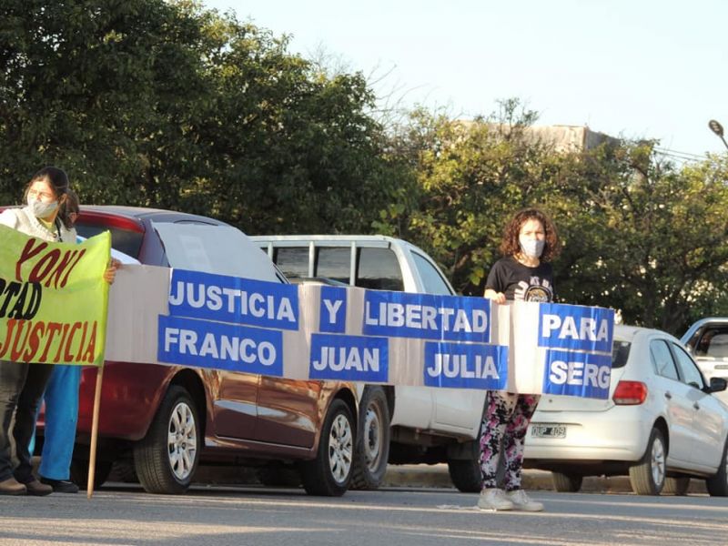 APOLINARIO SARAVIA: MARCHA PIDIENDO LIBERACIÓN DE LOS POLICÍAS PRESOS