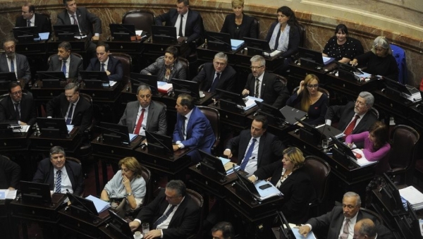 Ahora, la suerte de la ley quedó en manos del peronismo en el senado