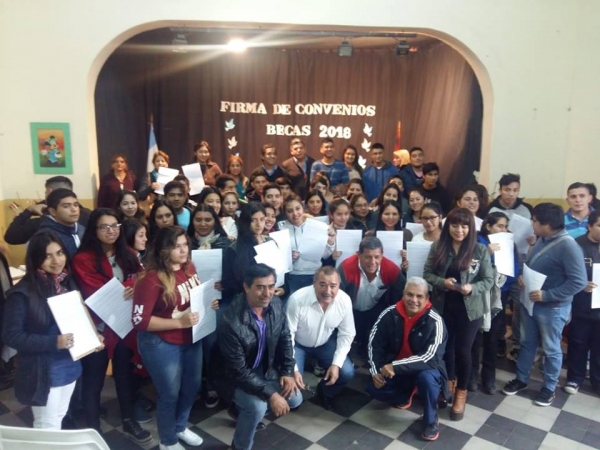 JVG: ENTREGA DE BECAS