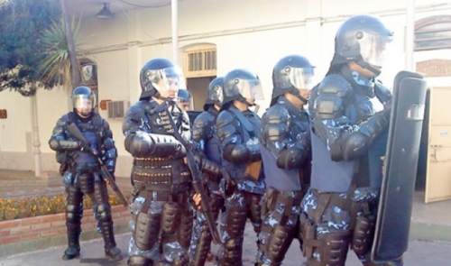 Violencia azul/ Hasta las manos: ocho infantes irían a juicio por disparar y golpear a policías