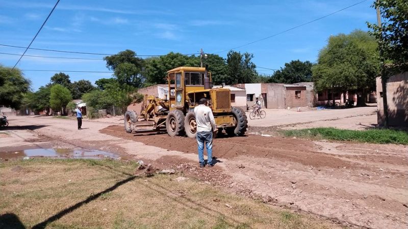 Más trabajos de limpieza y nivelación de calles en la ciudad
