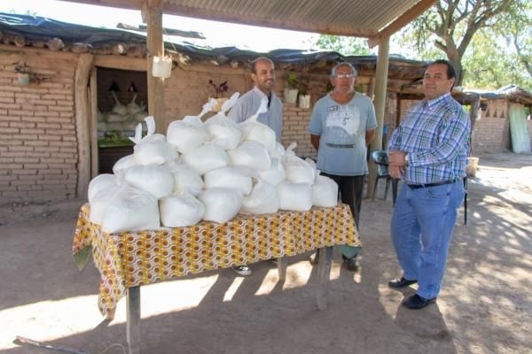 EL QUEBRACHAL : ENTREGA DE HARINA