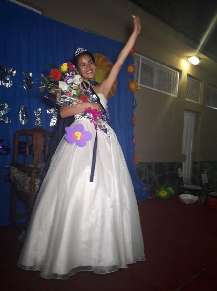 COLEGIO 5.232 ELIGIO SU REINA