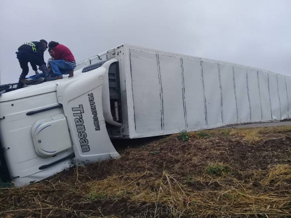 Joaquin V.Gonzalez Policías trabajan en un siniestro vial sobre ruta 30