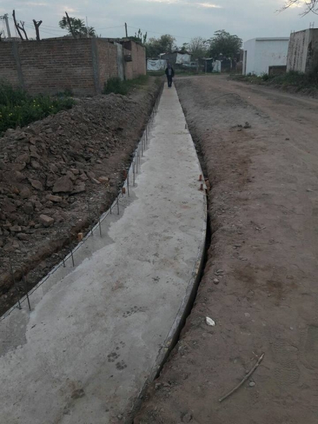 Mejora de calles, construcción de desagüe pluvial y cordón cuneta en Barrio Facundo Quiroga: