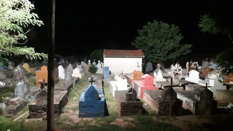 En Gral Pizarro por primera vez iluminan el cementerio. «Es para evitar actos de vandalismo»