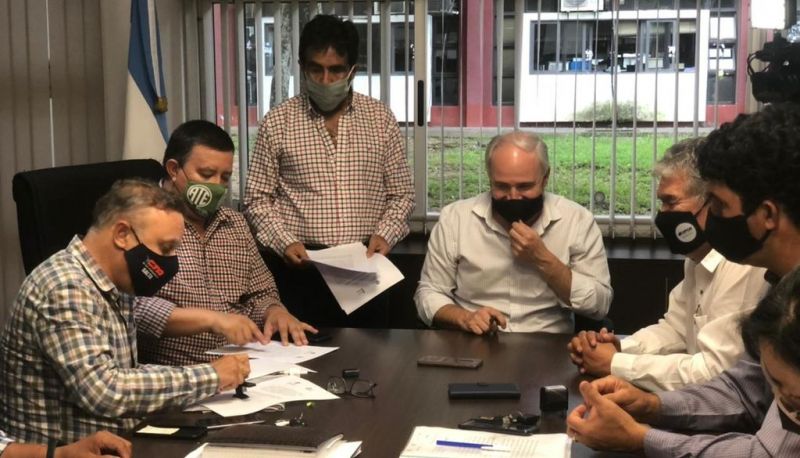 Empleados públicos cobrarán un bono de $10 mil y un aumento salarial de 4,5% para cerrar el 2020