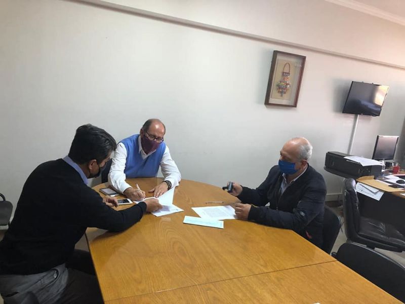 LAS LAJITAS : ALABI FIRMO CONVENIO DE PAVIMENTACION
