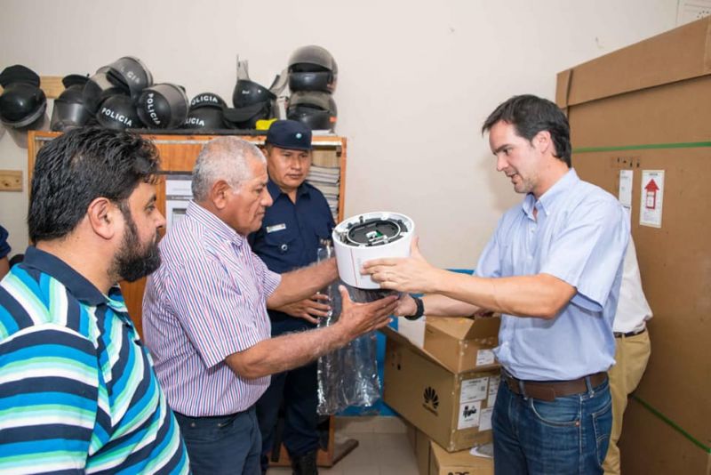 El intendente Aguirre recibo los equipamientos para el Centro de Videovigilancia: